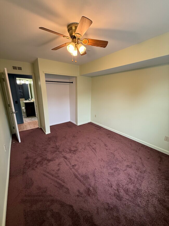 Building Photo - 1301 Waters Edge Dr