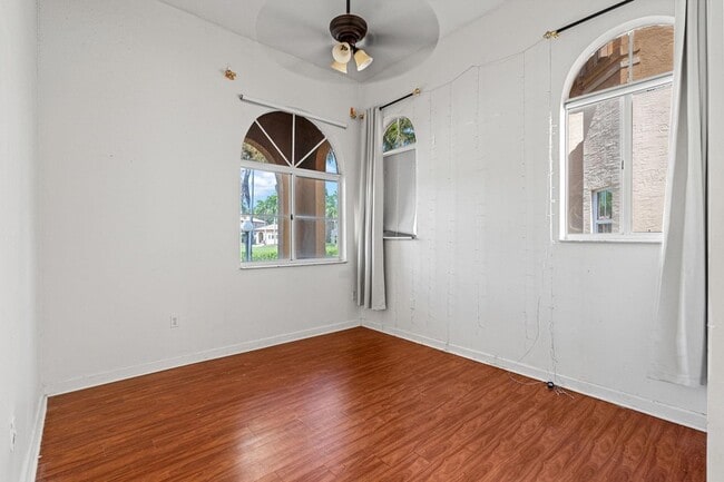 Building Photo - 2552 NE 41st Ave