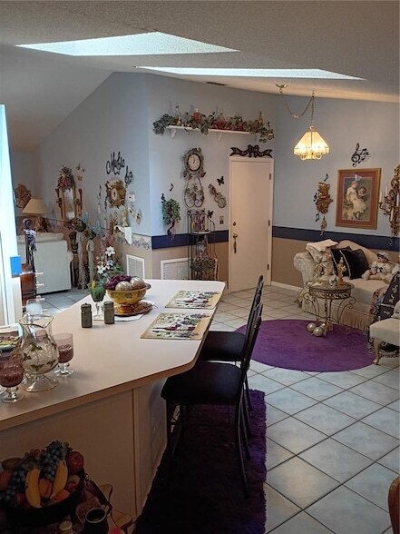 Building Photo - 564 W Central Ave