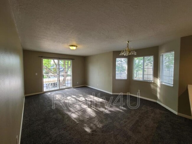Building Photo - 1305-1200 1200 W