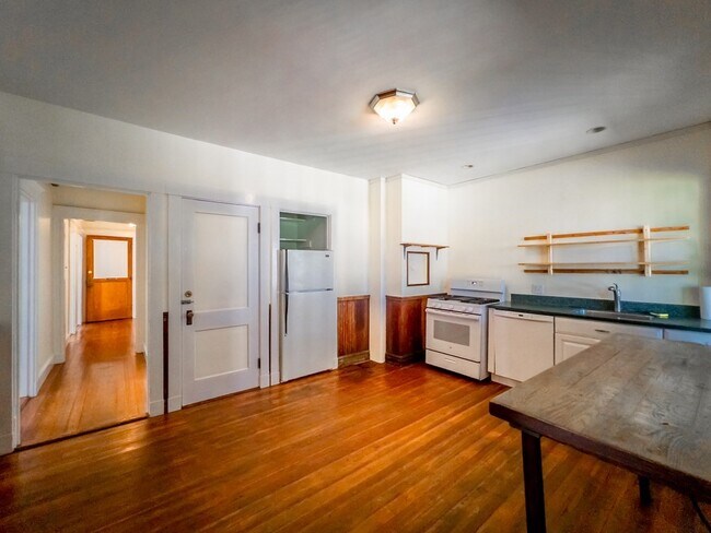 Building Photo - 67 Hampstead Rd