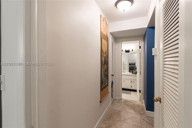 Building Photo - 9490 SW 77th Ave
