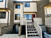 Building Photo - Recently Renovated Contemporary Apartment In Lovely Mosbys Landing