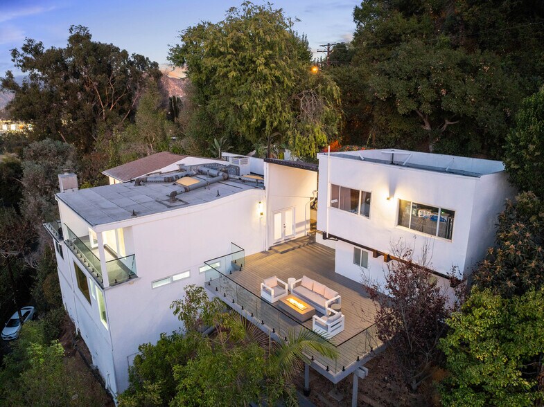 Full House - 3541 Multiview Dr