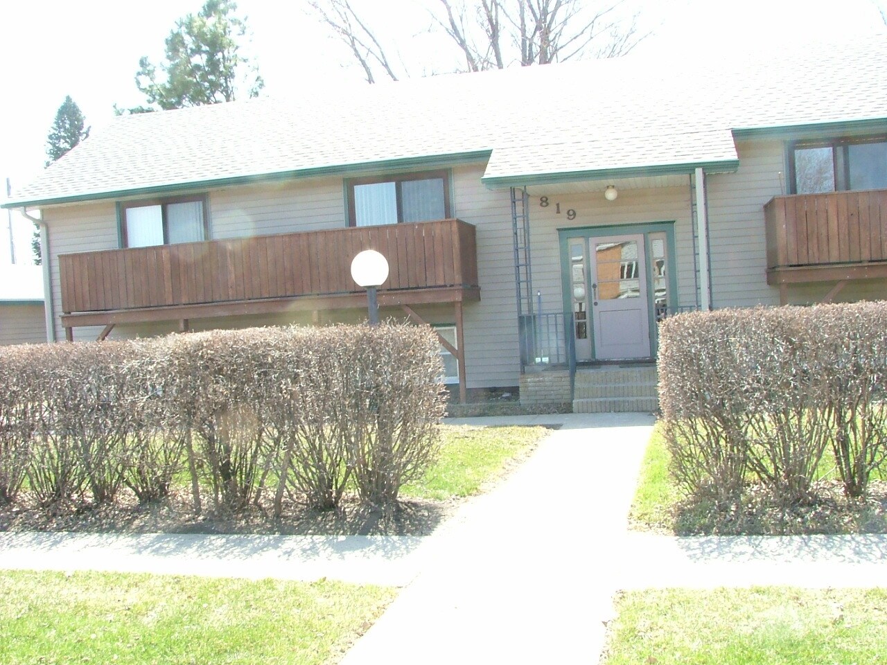 Building Photo - 819 Jane St