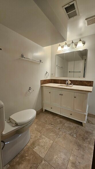 Building Photo - 728 W 800 S