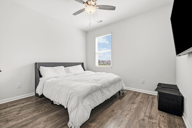 Building Photo - 10030 Hamilton Br Lp