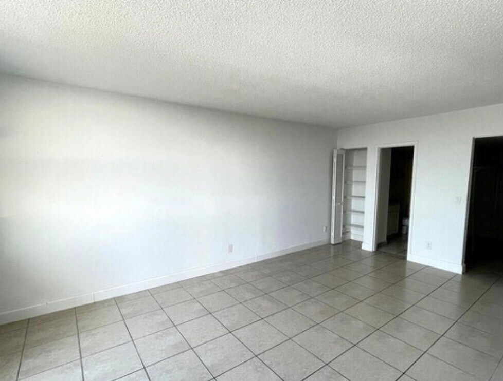 Building Photo - 13499 Biscayne Blvd