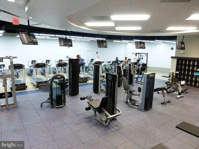 Building Photo - 1121 Arlington Blvd