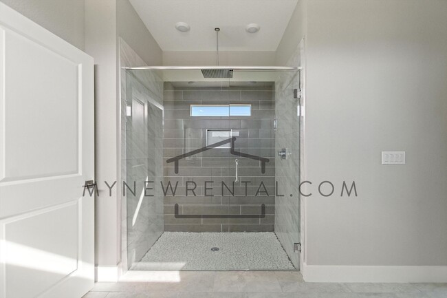 Building Photo - 25307 Alicante Dr