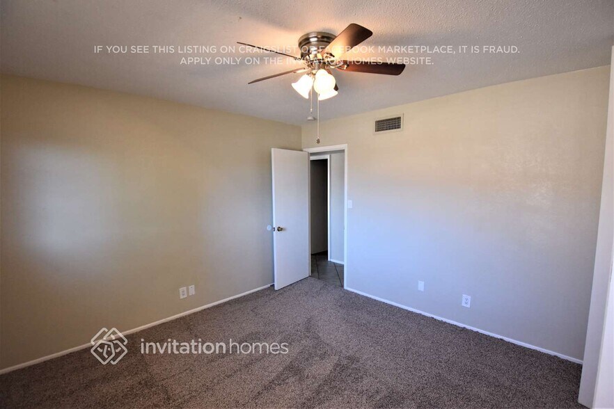 Building Photo - 8430 E Oak St