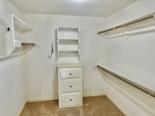 Building Photo - 5811 S 67th St