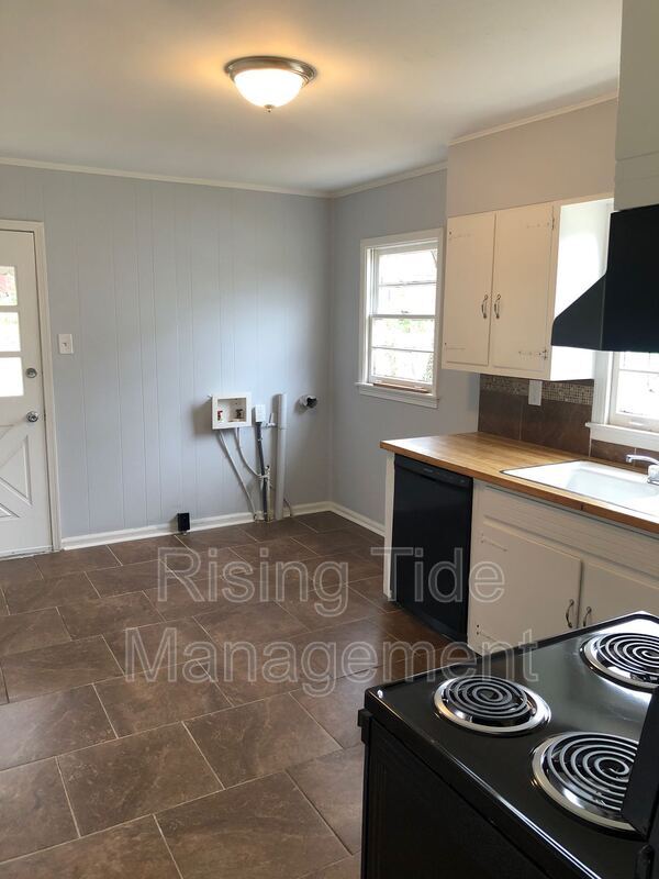 Building Photo - 928 5 Mile Rd