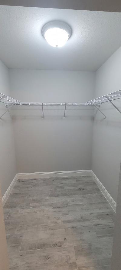 Building Photo - 2022 NE 25th Terrace