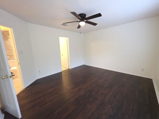 Building Photo - 1600 Hollow Tree Blvd