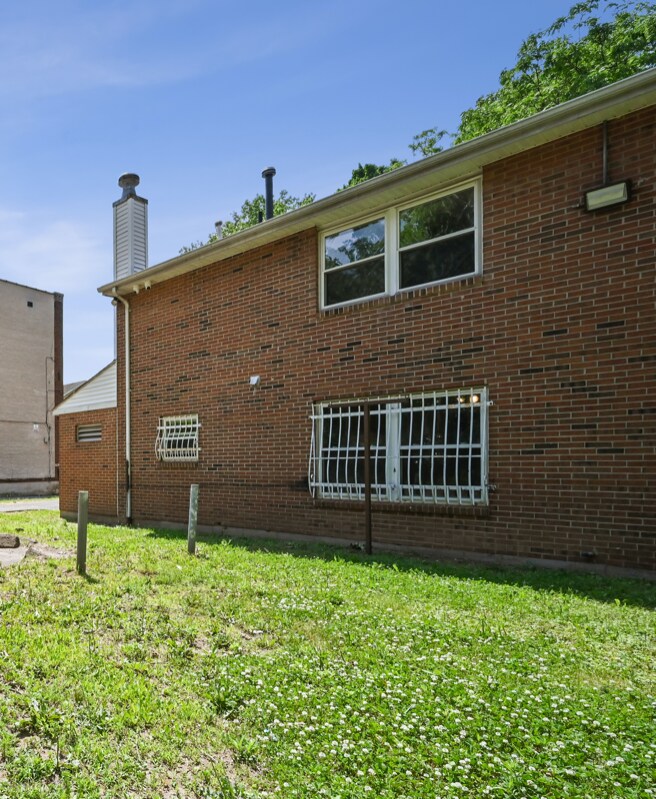 Building Photo - 238 Mather St