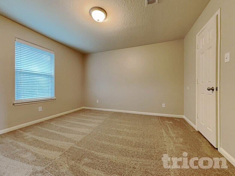 Building Photo - 30906 Sweetwater Cir