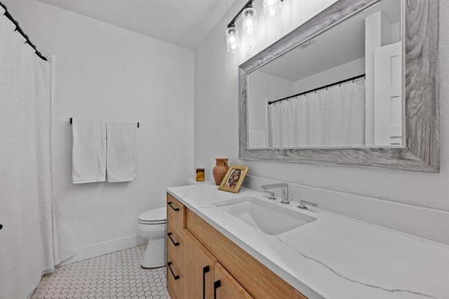 Building Photo - 8307 Spring Valley Dr
