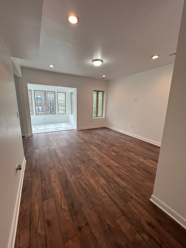 Building Photo - 6016 S St Lawrence Ave