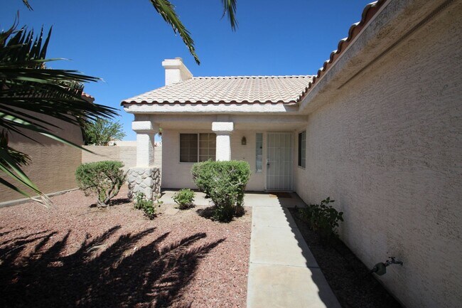 Building Photo - Green Valley area single story home with 3...