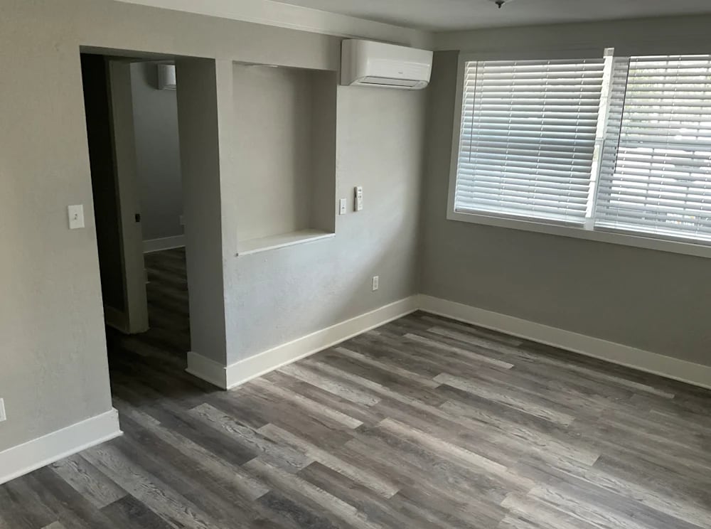 Building Photo - 431 Iris Rd