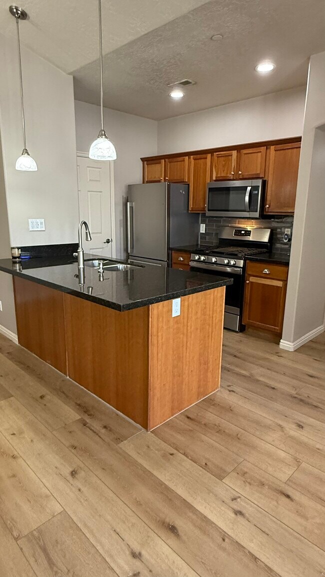 Building Photo - 1174 S. Meadow Fork #6