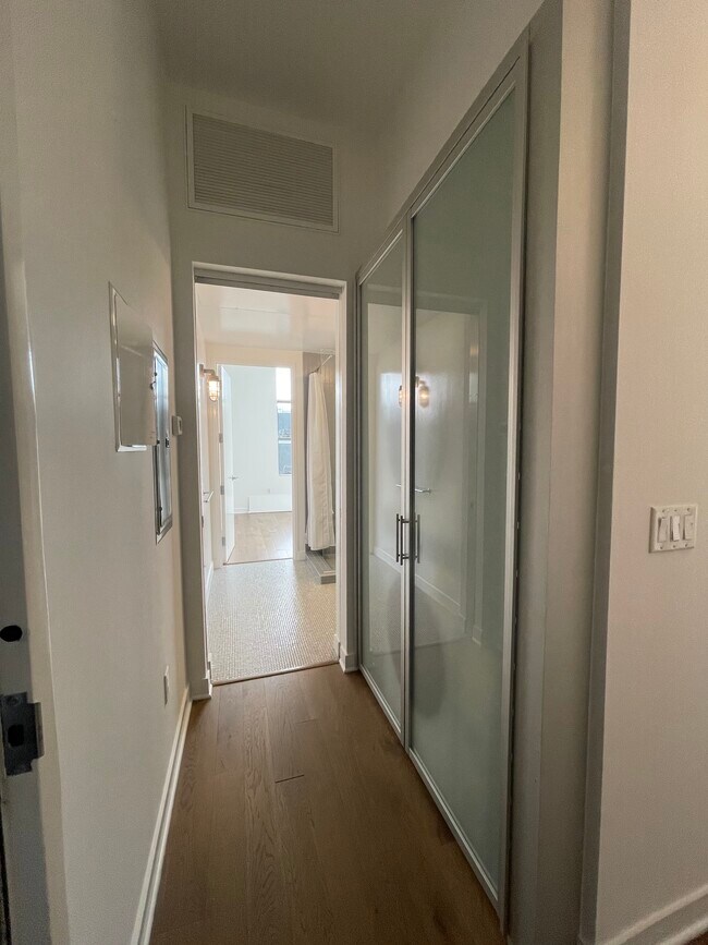 Entryway - 4080 Glencoe Ave