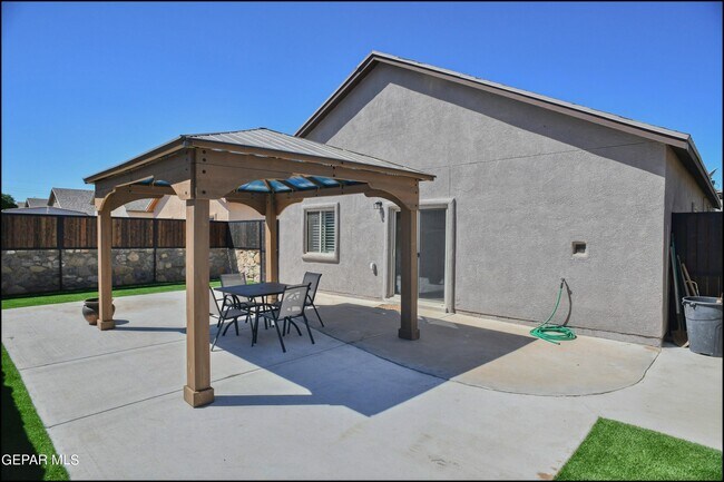 Building Photo - 2224 Honour Point Pl