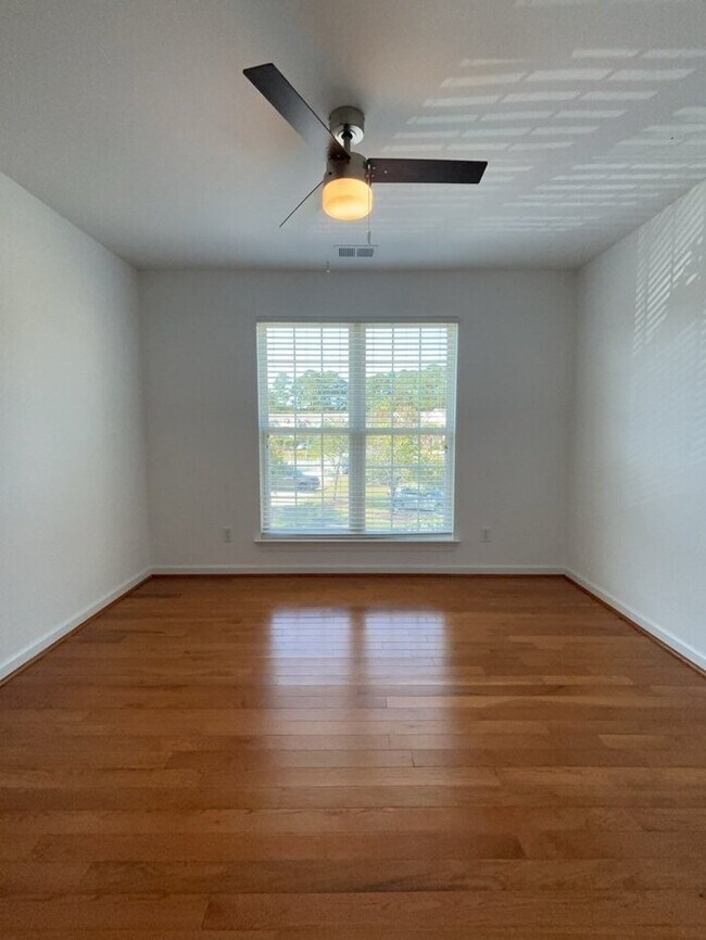 Building Photo - 1544 Oxborough Cir