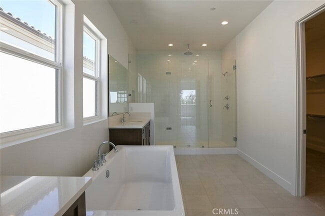 Building Photo - 20552 Edgewood Ct