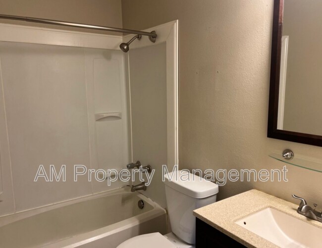 Building Photo - 402 Thompson Dr