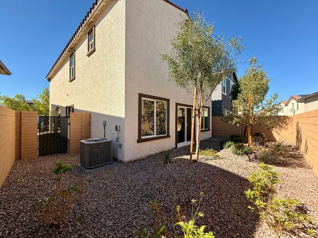 Building Photo - NEVER LIVED IN 4 BED 2.5 BATH 2 CAR GARAGE SINGLE FAMILY HOME FOR RENT!