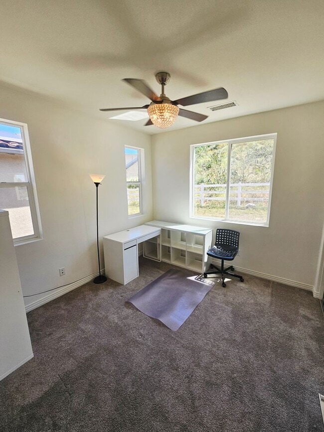 Building Photo - Gorgeous Stand Alone Town Home / Rolling Hills Golf Club is your Back Yard