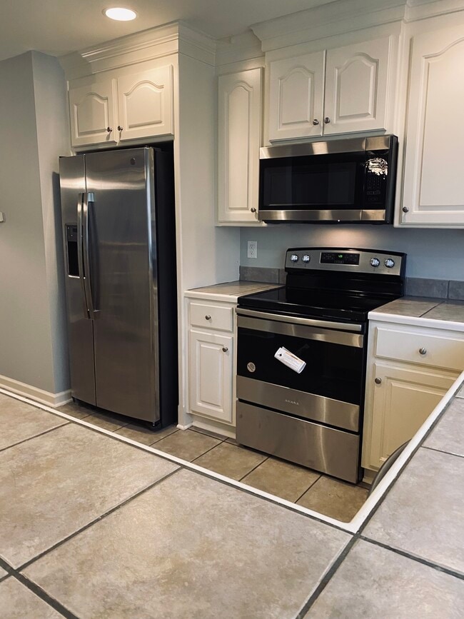 Building Photo - 19 Cedaridge Dr