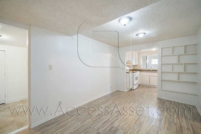 Building Photo - Charming Home in Historic Downtown Lake Elsinore!