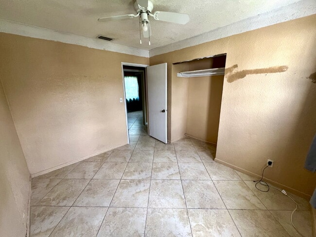 Building Photo - Spacious Master Bedroom Shared Living Spac...