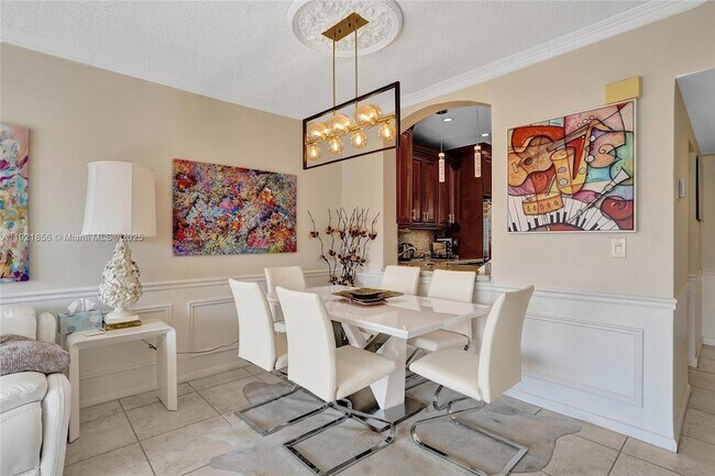 Building Photo - 330 SE 2nd St