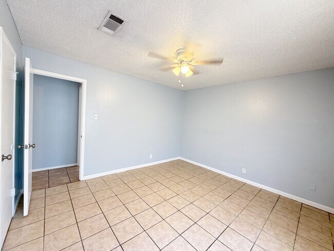 Building Photo - 2 Star Cir