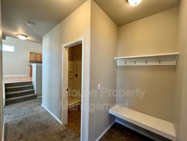 Building Photo - 842 Sunlight Peak Dr