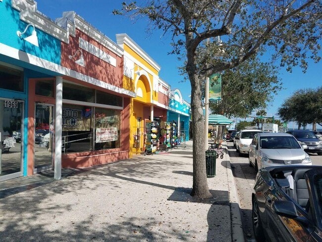 Building Photo - 1561 NE 12th Terrace