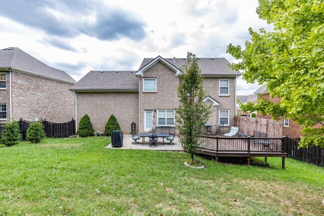 Building Photo - Spacious Spring Hill Rental in Sought-After Wades Grove Community