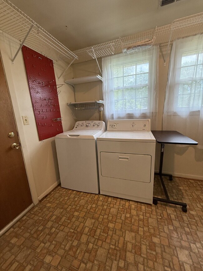 Building Photo - Modern Comforts with Granite & Hardwood Finishes!" 3 Bedroom 2 bath home.