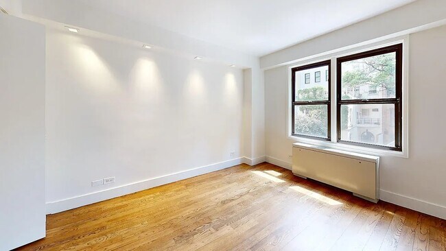 Building Photo - 220 E 63rd St