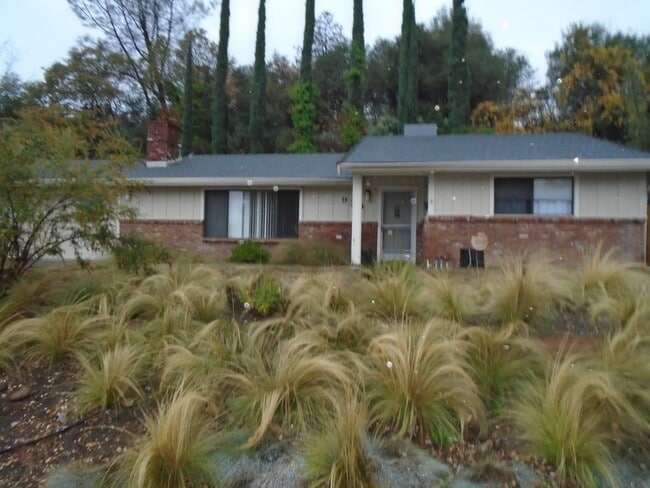 Primary Photo - SPACIOUS HOME ON THE WEST SIDE OF REDDING