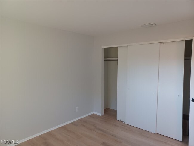 Building Photo - 937 SE 23rd Pl