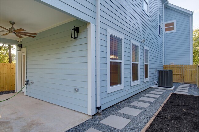 Building Photo - 957 Ringold St
