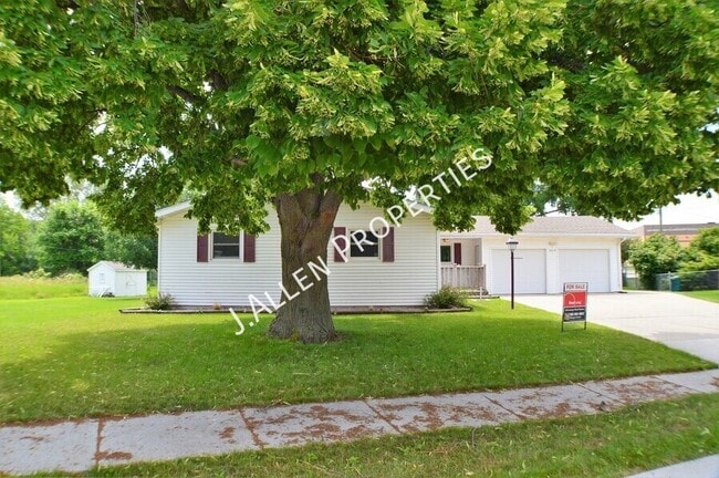 Building Photo - 2219 Sunset Ave