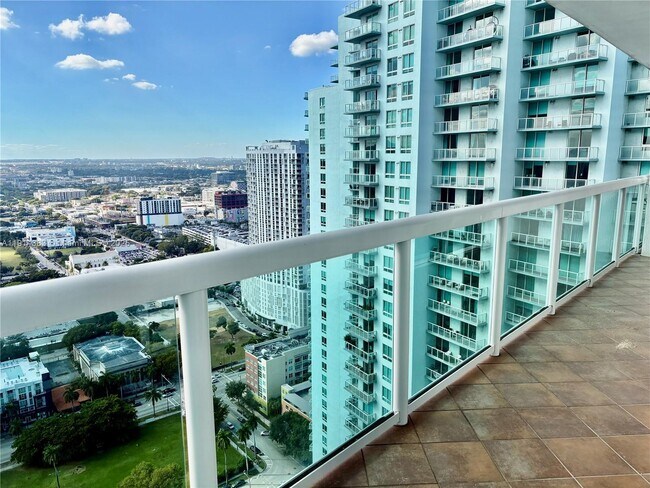 Building Photo - 1800 N Bayshore Dr