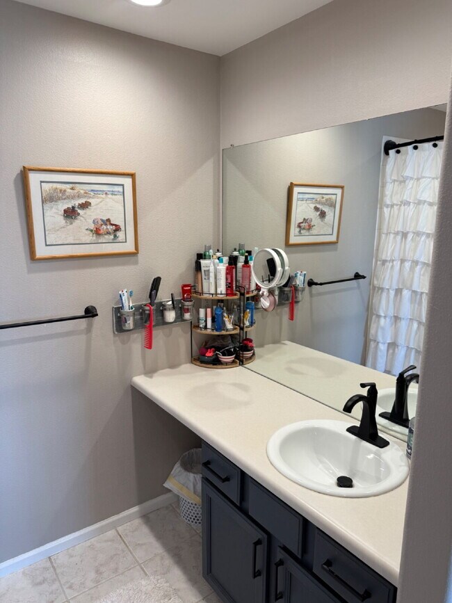 Building Photo - "Charming 2-Bed Townhouse in Littleton: Spacious 1,256 Sq Ft with 2 Full Baths & 1 Half Bath!"