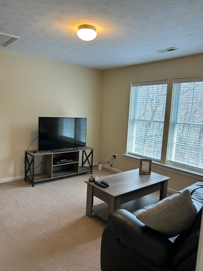 Building Photo - 2615 Rolling River Dr